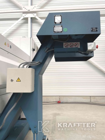 Chip conveyor on ROMI M 510 90065