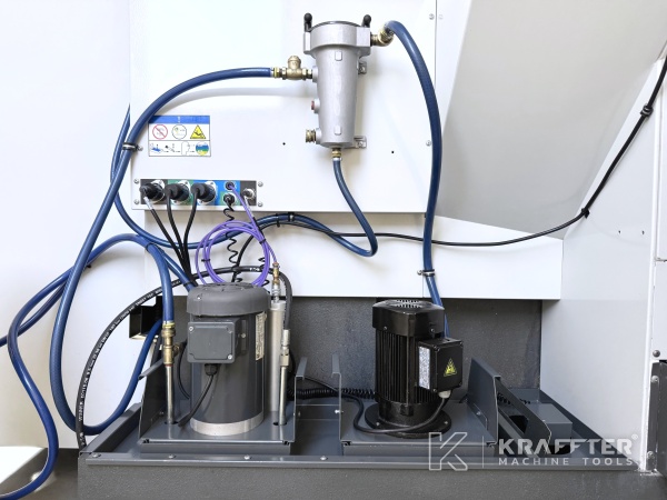 Buying and selling used CNC machining centre HAAS UMC 750 SS 90145 Europe, United Kingdom, worldwide
