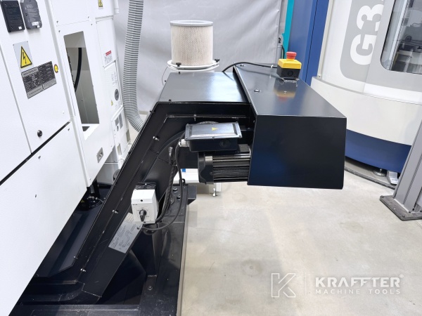 Chip conveyor on MAZAK Mega Turn 900 90171
