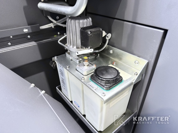 International buying and reselling CNC machining centre GROB G350 90169