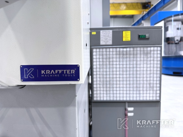 Name plate of CHIRON FZ 08K S HSP CNC machining centre available at Kraffter 90066