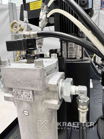 International buying and reselling CNC machining centre MAZAK Variaxis C-600 90161