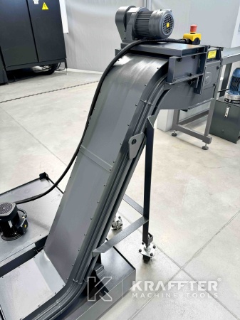 Chip conveyor on TAKISAWA TS-4000 YS 90081