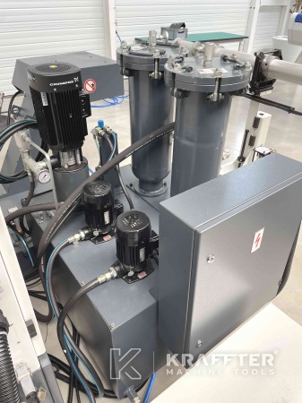 High pressure GRUNDFOS pump (25 bars) on vertical machining center  Huron VX6 APC (72)