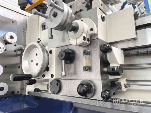 Sale of Manual lathe SCHAUBLIN 150 20690-019 - Dealer of used machinery