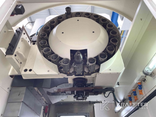 Tool changer magazin on vertical machining center Huron VX6 APC (72)