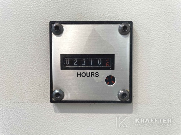 Name plate of COLCHESTER MASTER VS 3250 Manual lathe available at Kraffter 20690-006